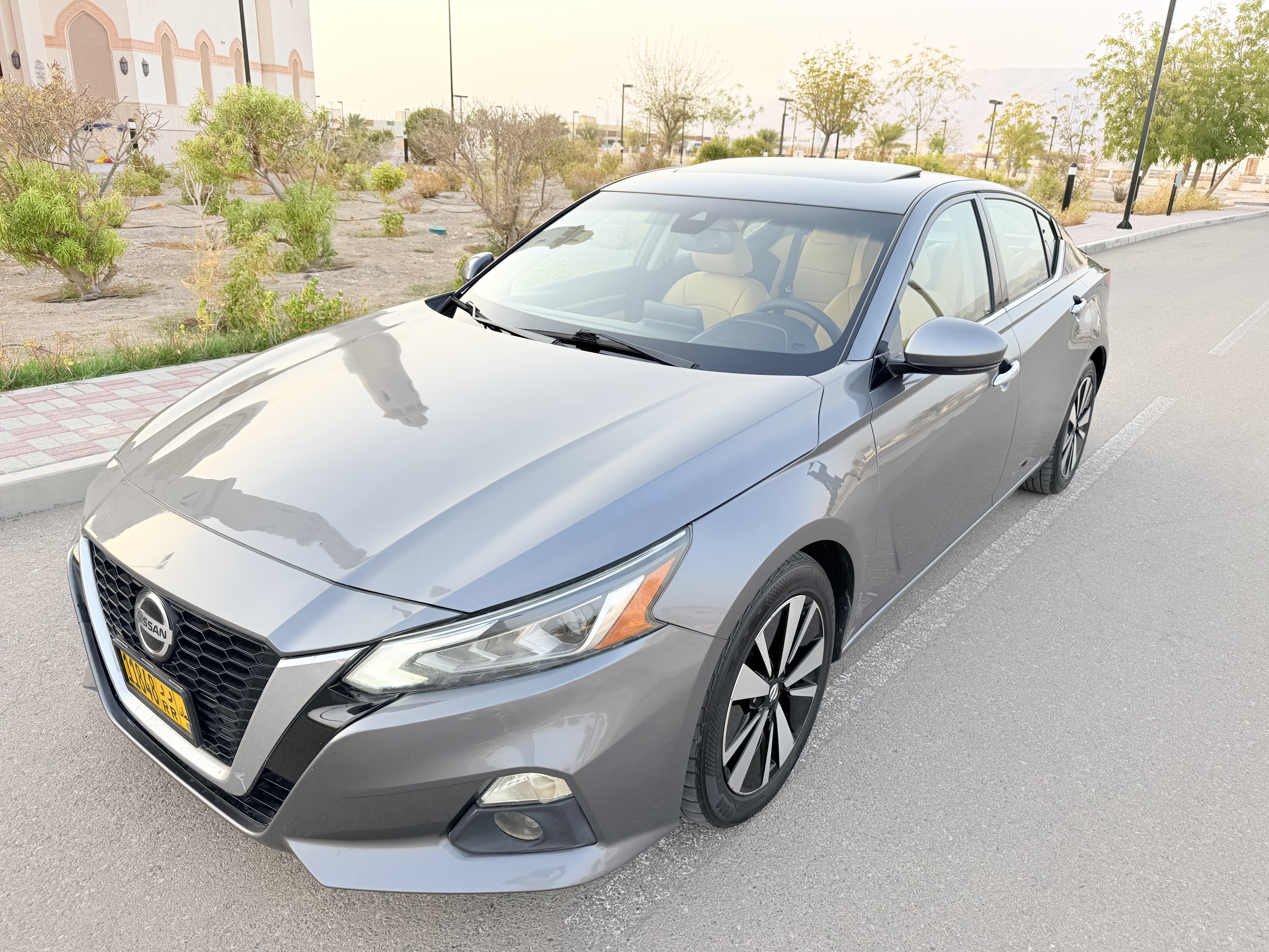 2019 Nissan Altima SV thumbnail 4