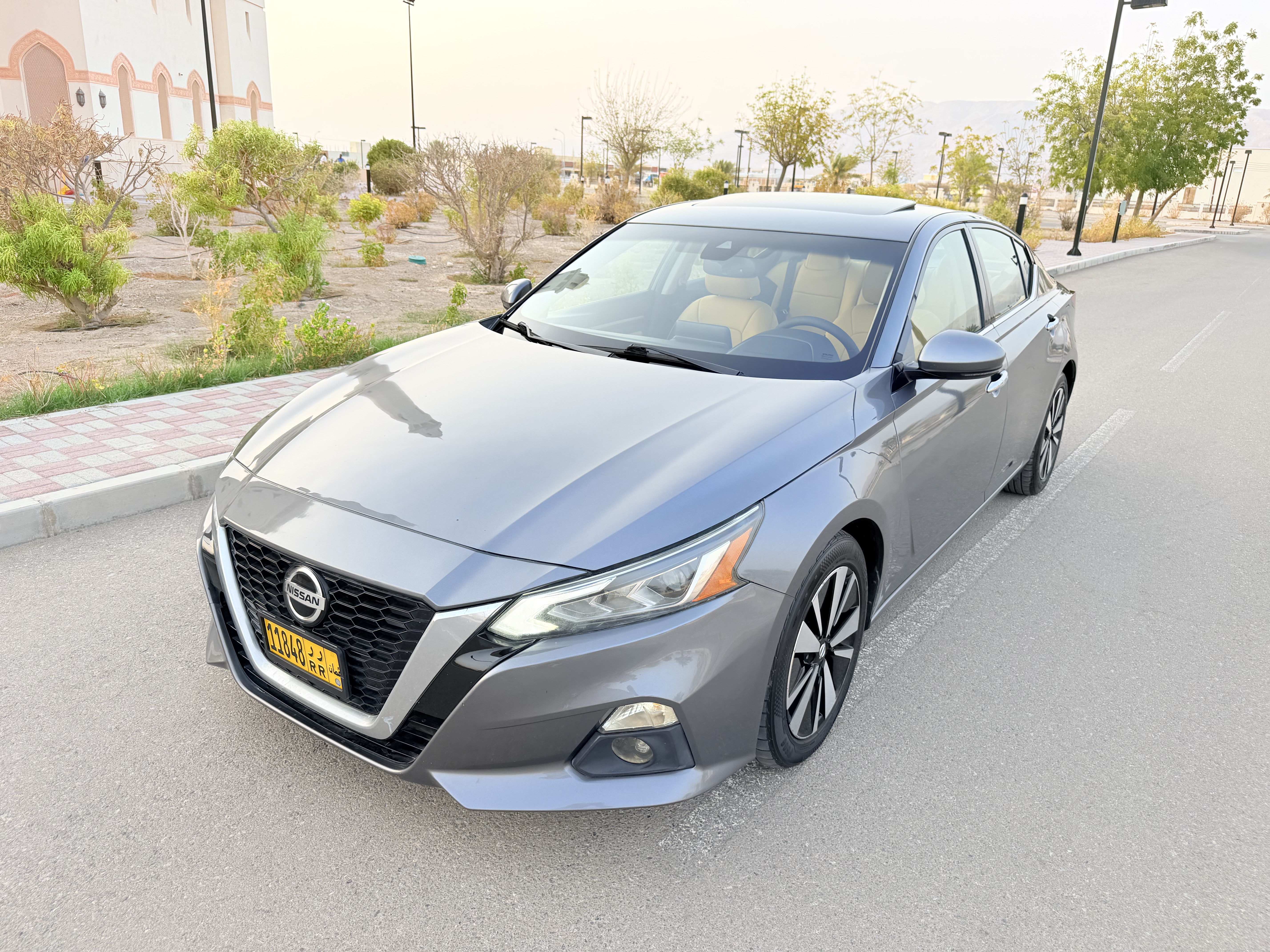 2019 Nissan Altima SV thumbnail 16
