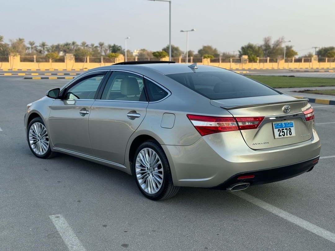 2017 Toyota Avalon Limited thumbnail 3