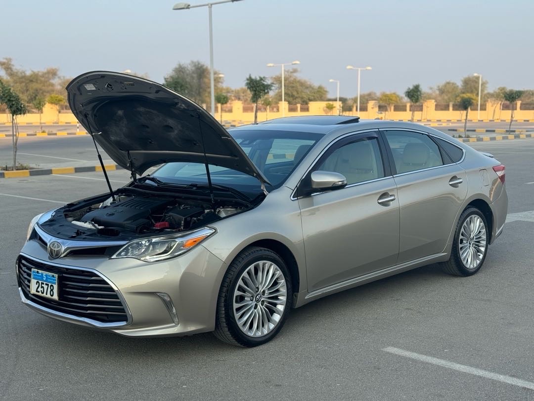 2017 Toyota Avalon Limited thumbnail 8