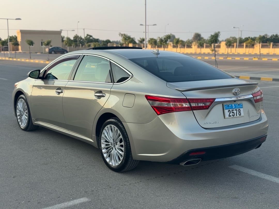 2017 Toyota Avalon Limited thumbnail 10