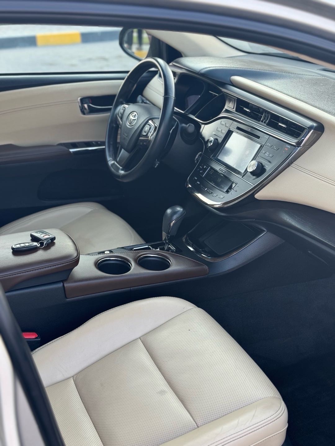 2017 Toyota Avalon Limited thumbnail 12