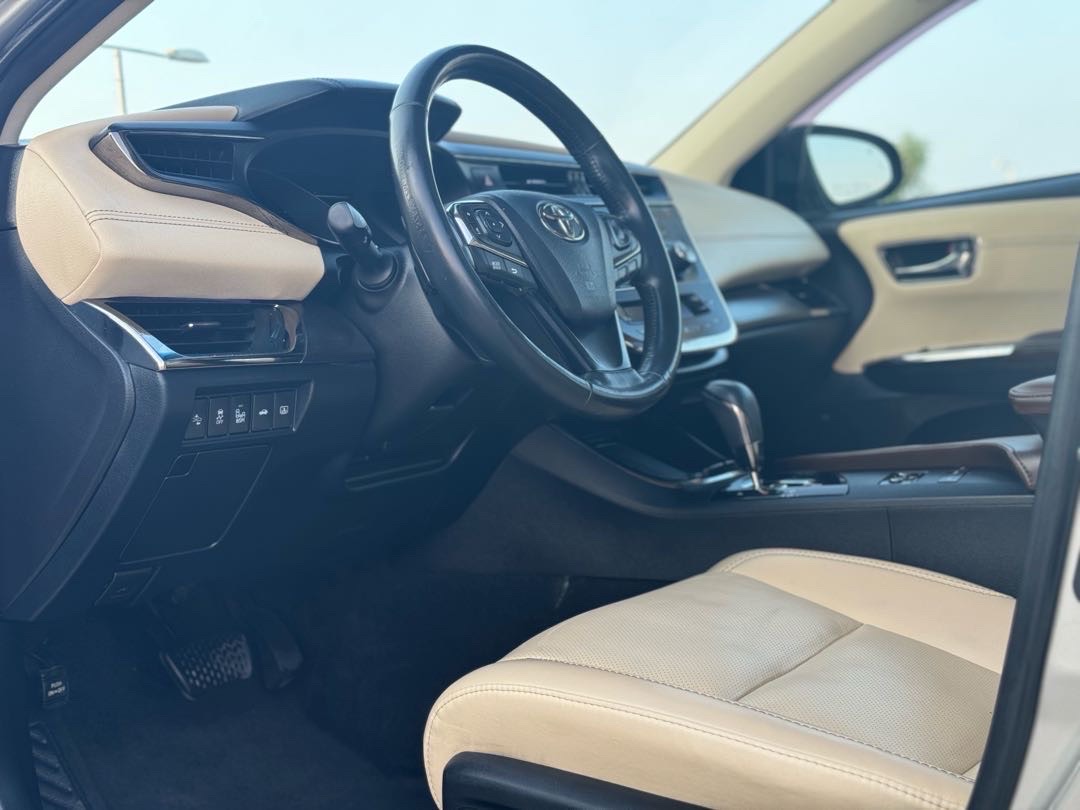 2017 Toyota Avalon Limited thumbnail 14