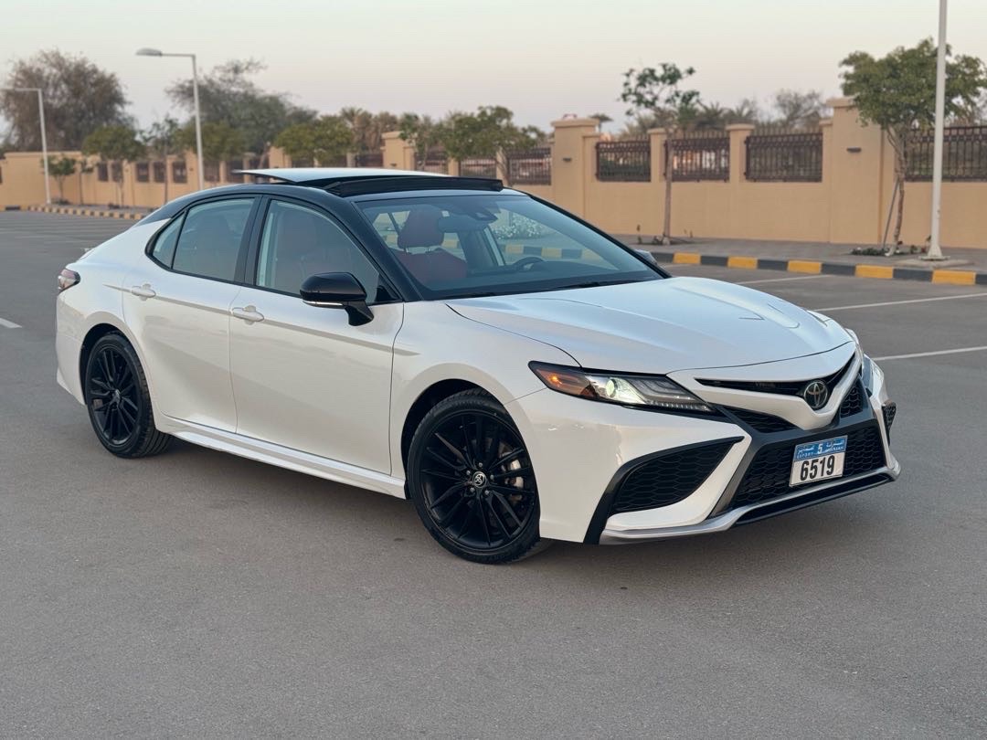 2023 Toyota Camry XSE thumbnail 3