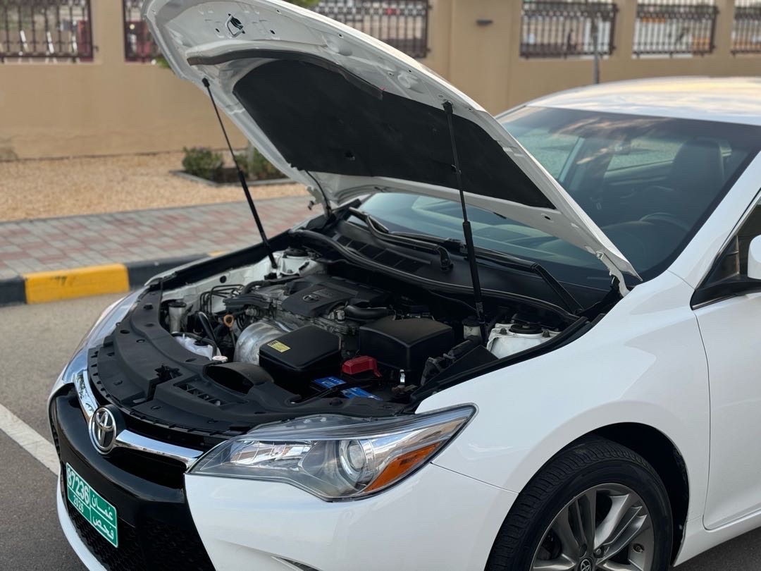 2017 Toyota Camry SE thumbnail 4