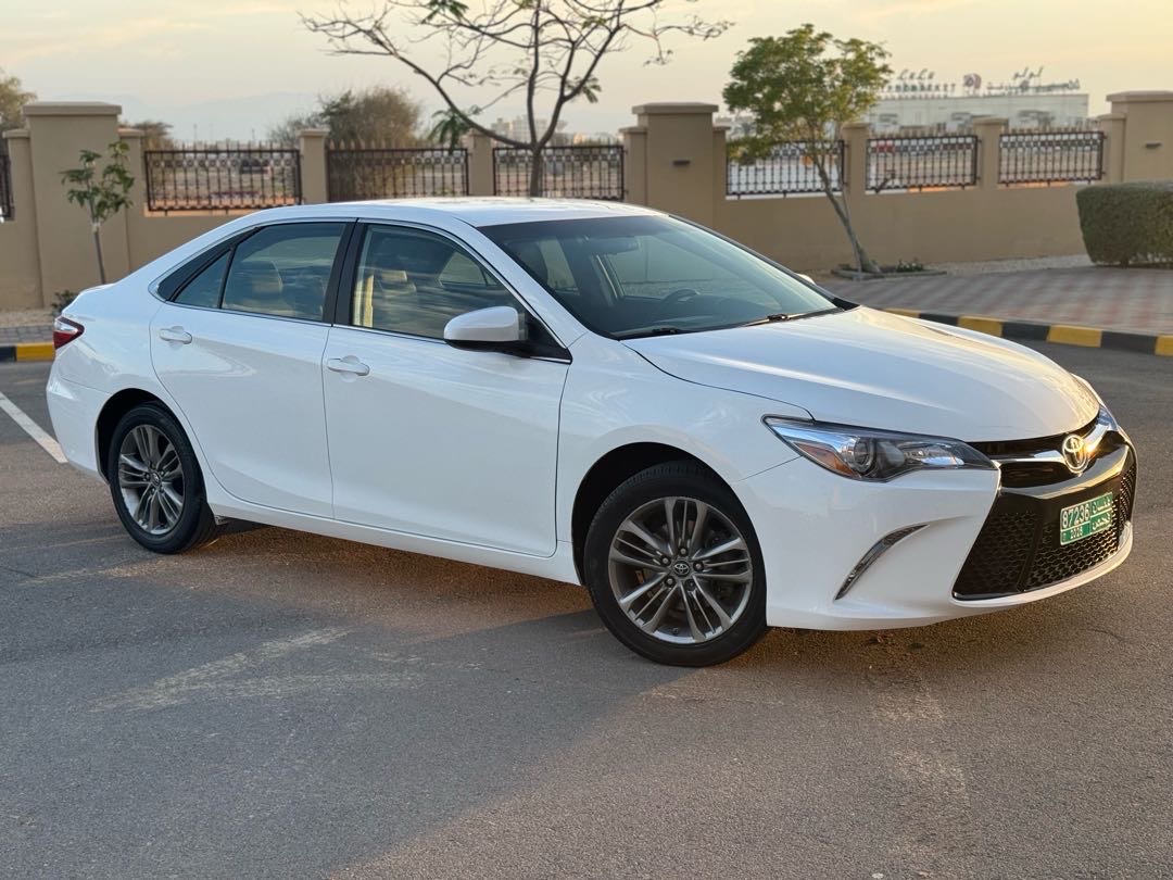 2017 Toyota Camry SE thumbnail 6