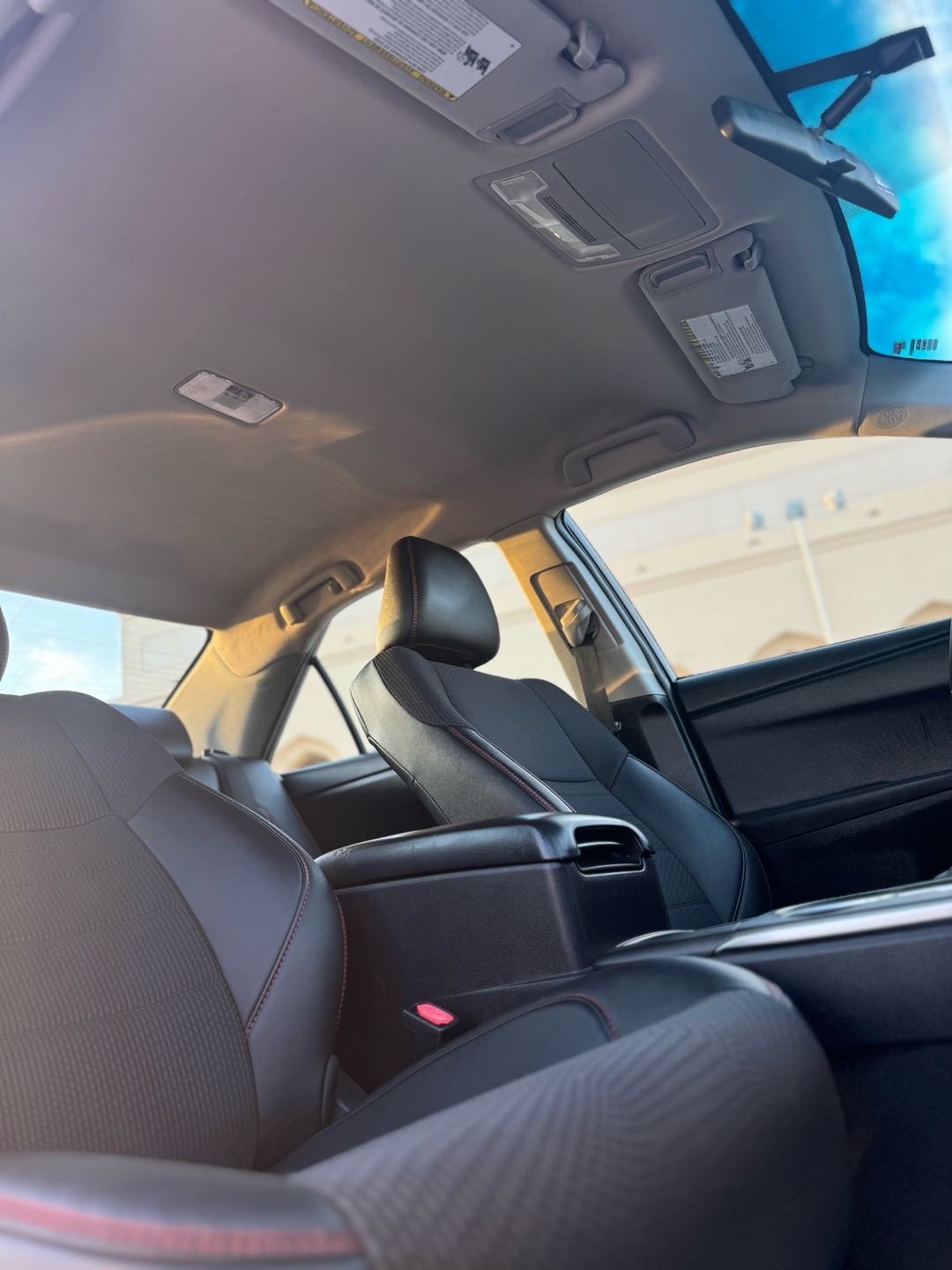 2017 Toyota Camry SE thumbnail 9