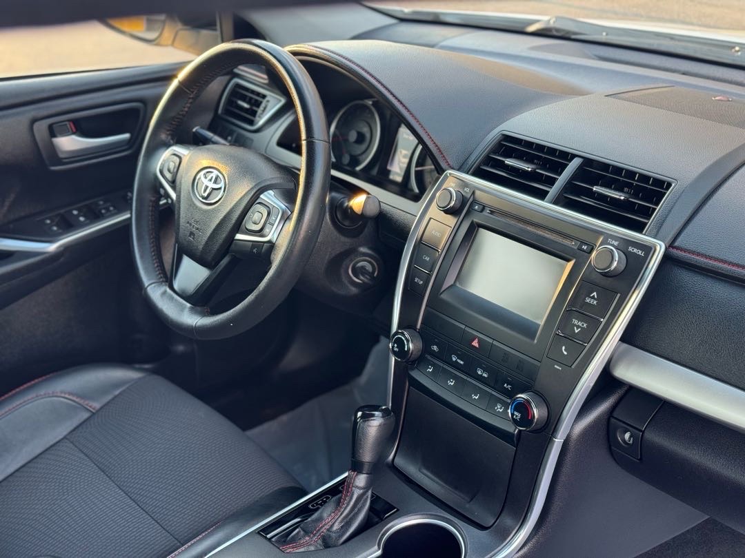 2017 Toyota Camry SE thumbnail 10