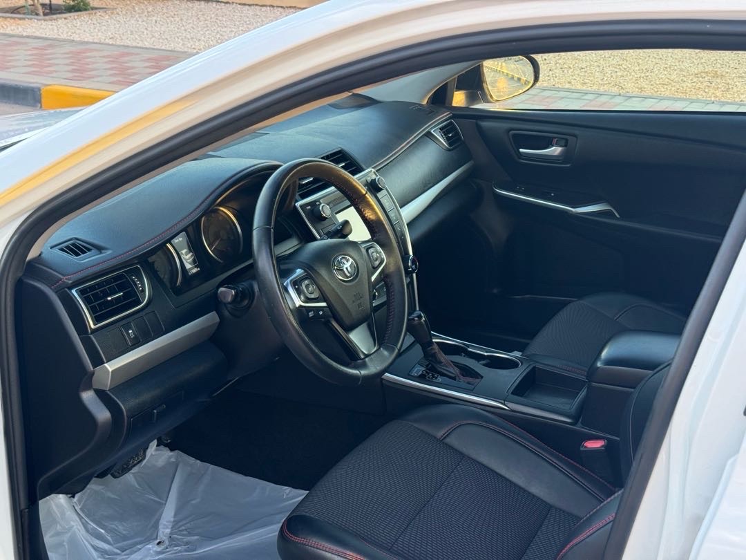 2017 Toyota Camry SE thumbnail 11