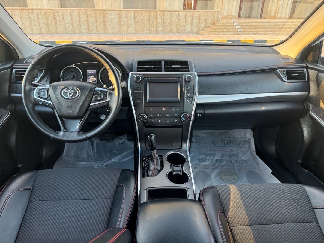 2017 Toyota Camry SE thumbnail 13