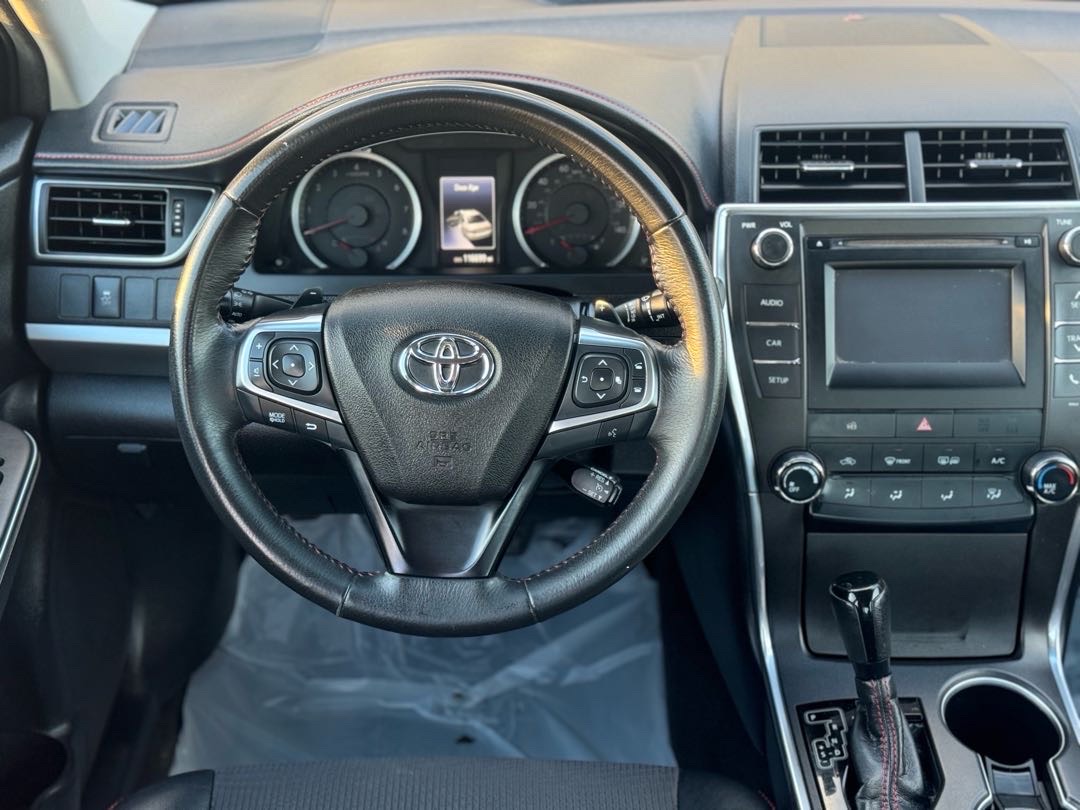 2017 Toyota Camry SE thumbnail 14