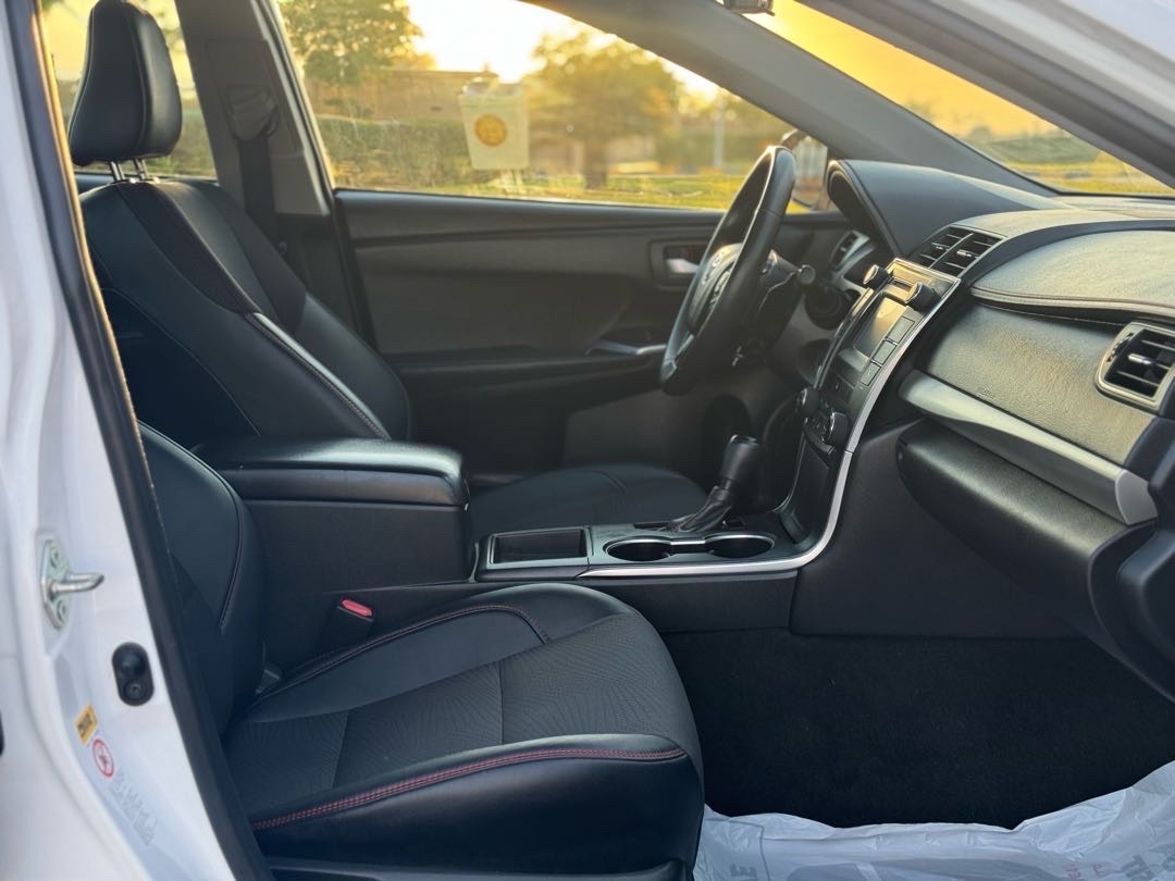 2017 Toyota Camry SE thumbnail 15