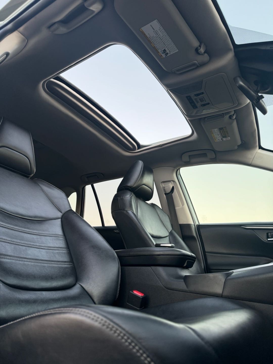 2019 Toyota Rav4 Limited thumbnail 16