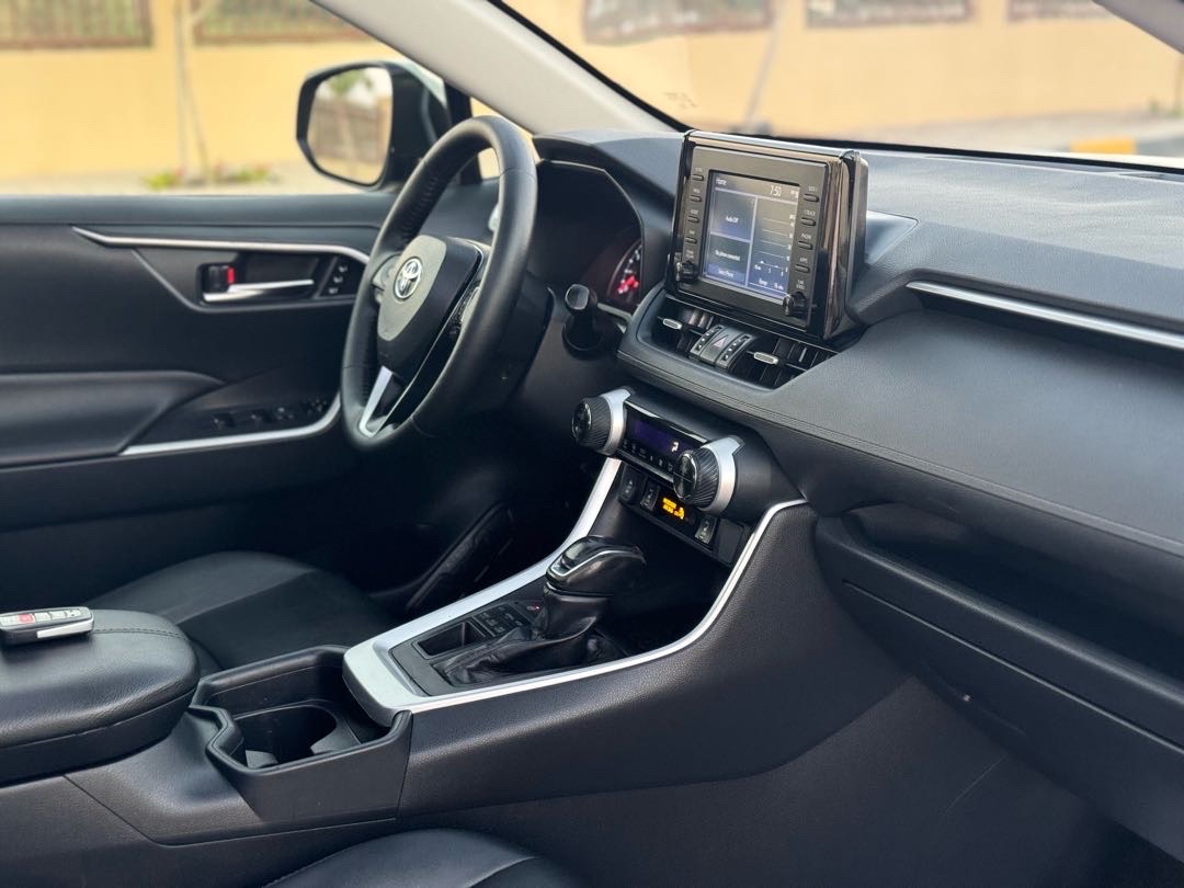 2019 Toyota Rav4 Limited thumbnail 24