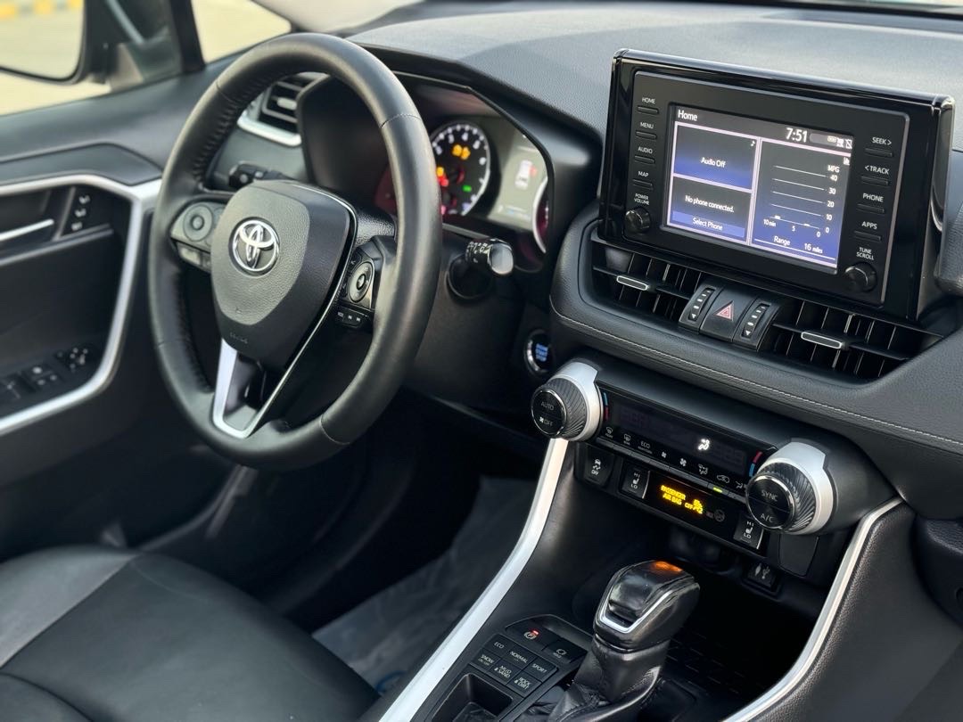 2019 Toyota Rav4 Limited thumbnail 25