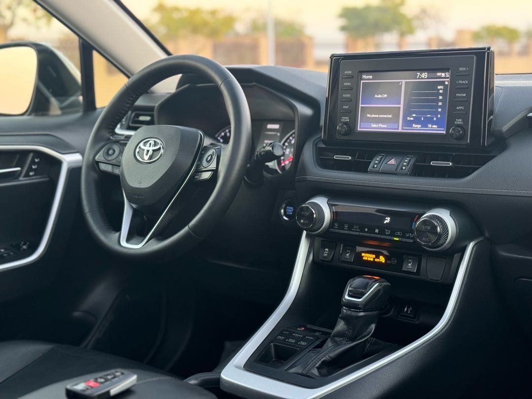 2019 Toyota Rav4 Limited thumbnail 29