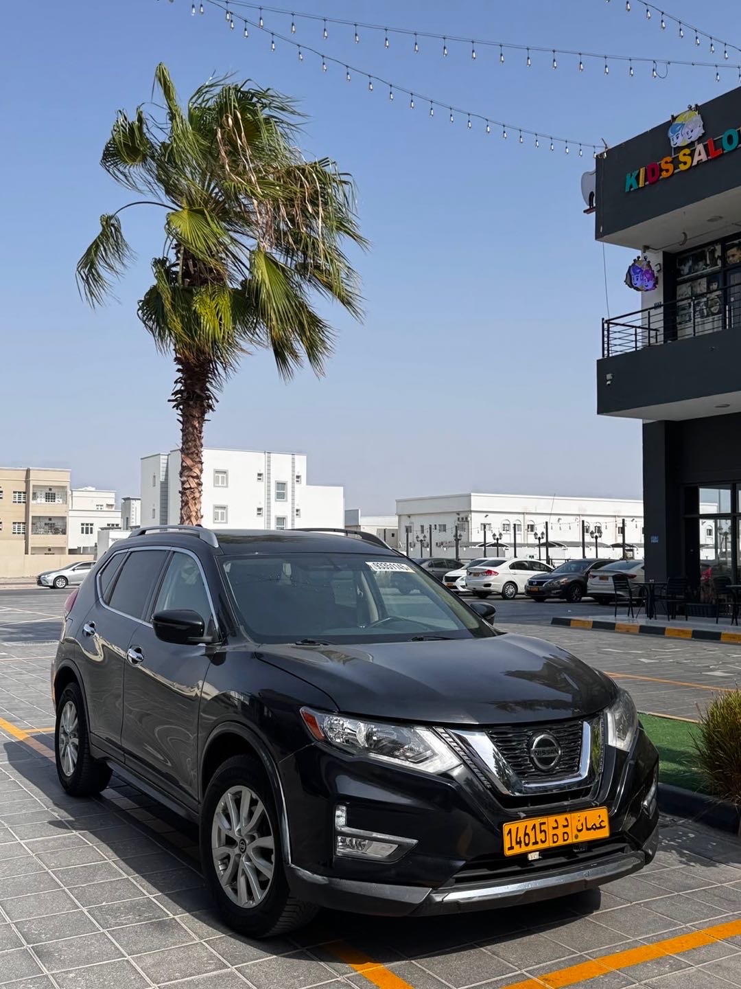 2018 Nissan Rogue SV thumbnail 2