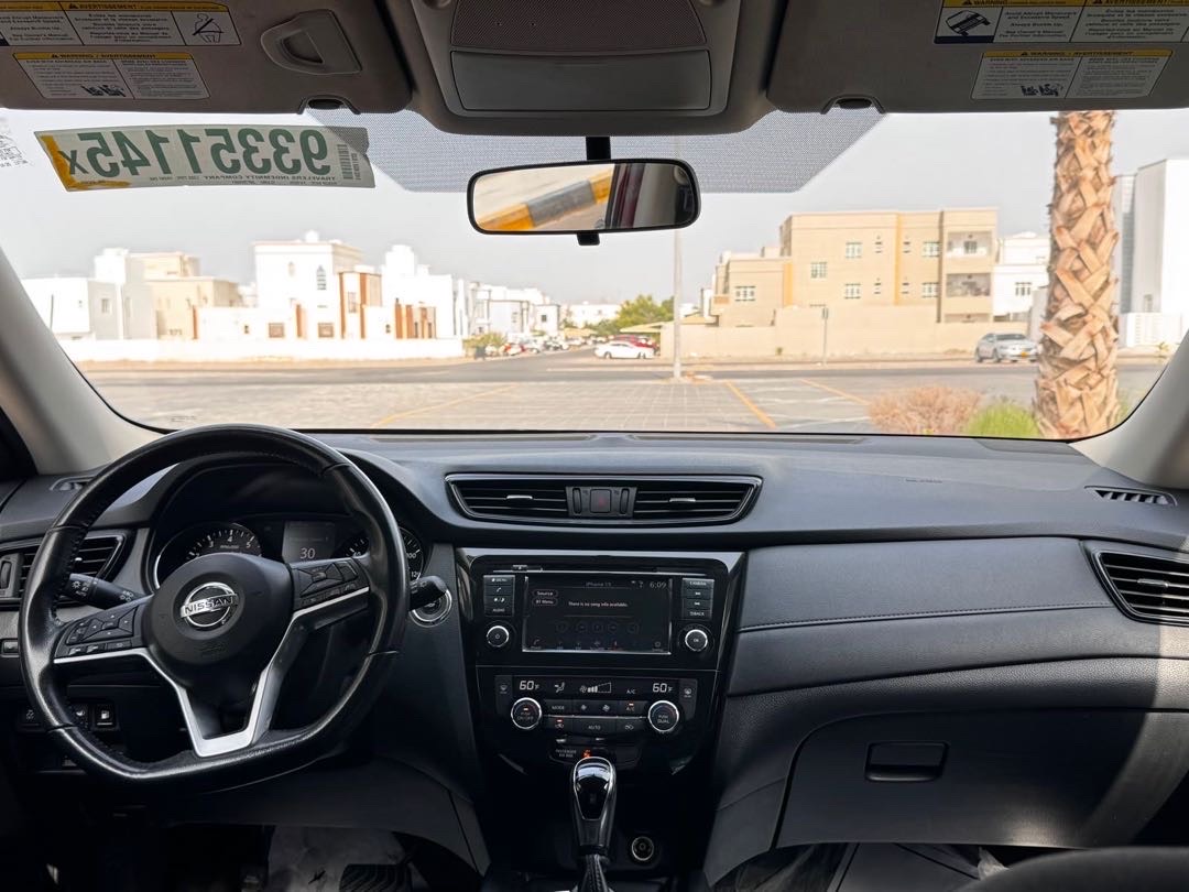 2018 Nissan Rogue SV thumbnail 5