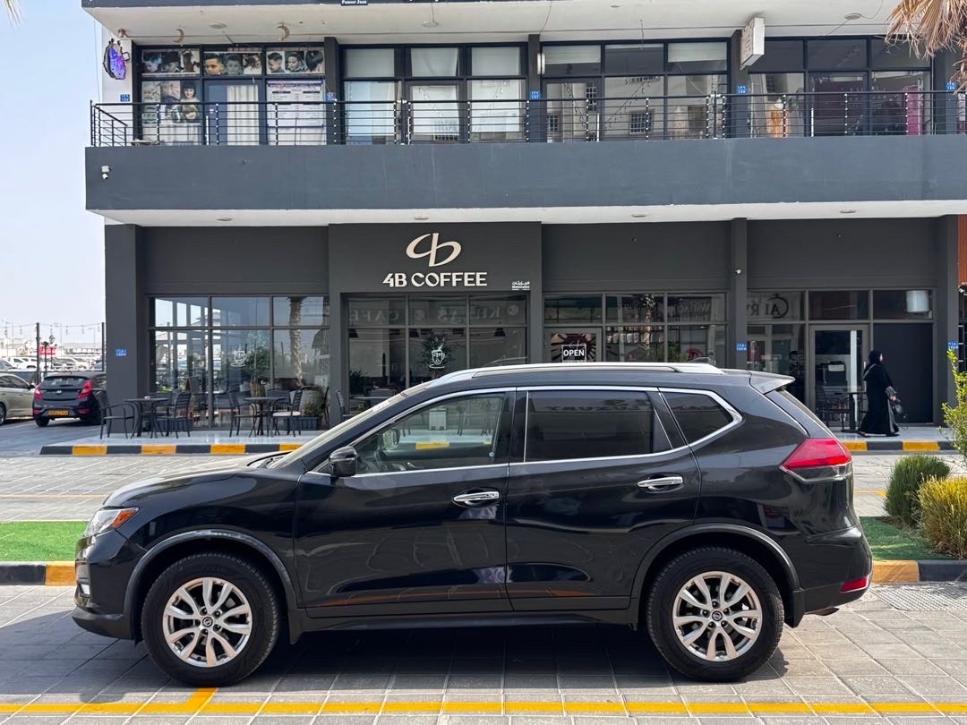 2018 Nissan Rogue SV thumbnail 8