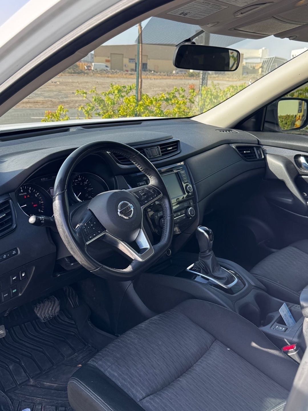 2018 Nissan Rogue SV thumbnail 4