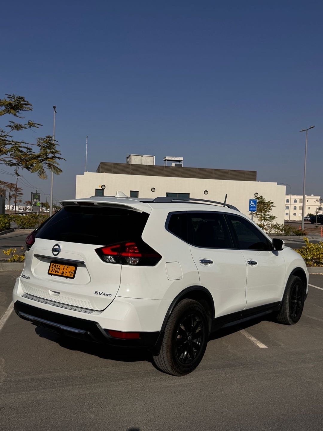 2018 Nissan Rogue SV thumbnail 8