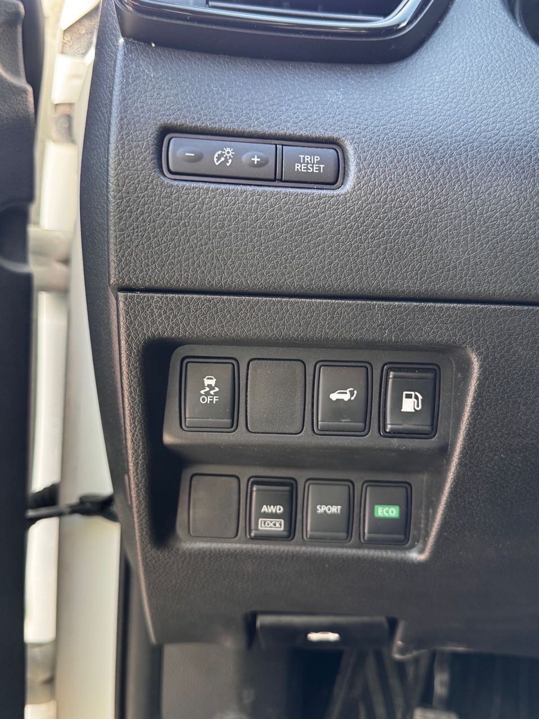 2018 Nissan Rogue SV thumbnail 10