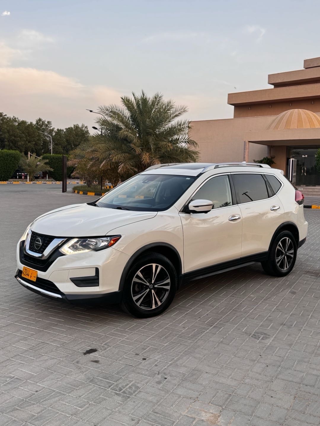2019 Nissan Rogue S thumbnail 2