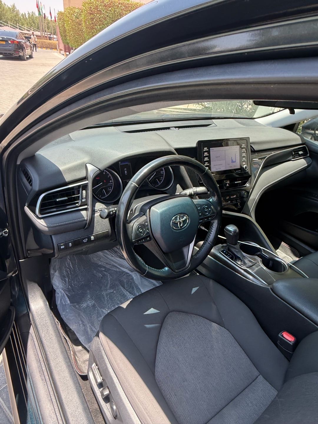 2021 Toyota Camry SE thumbnail 2