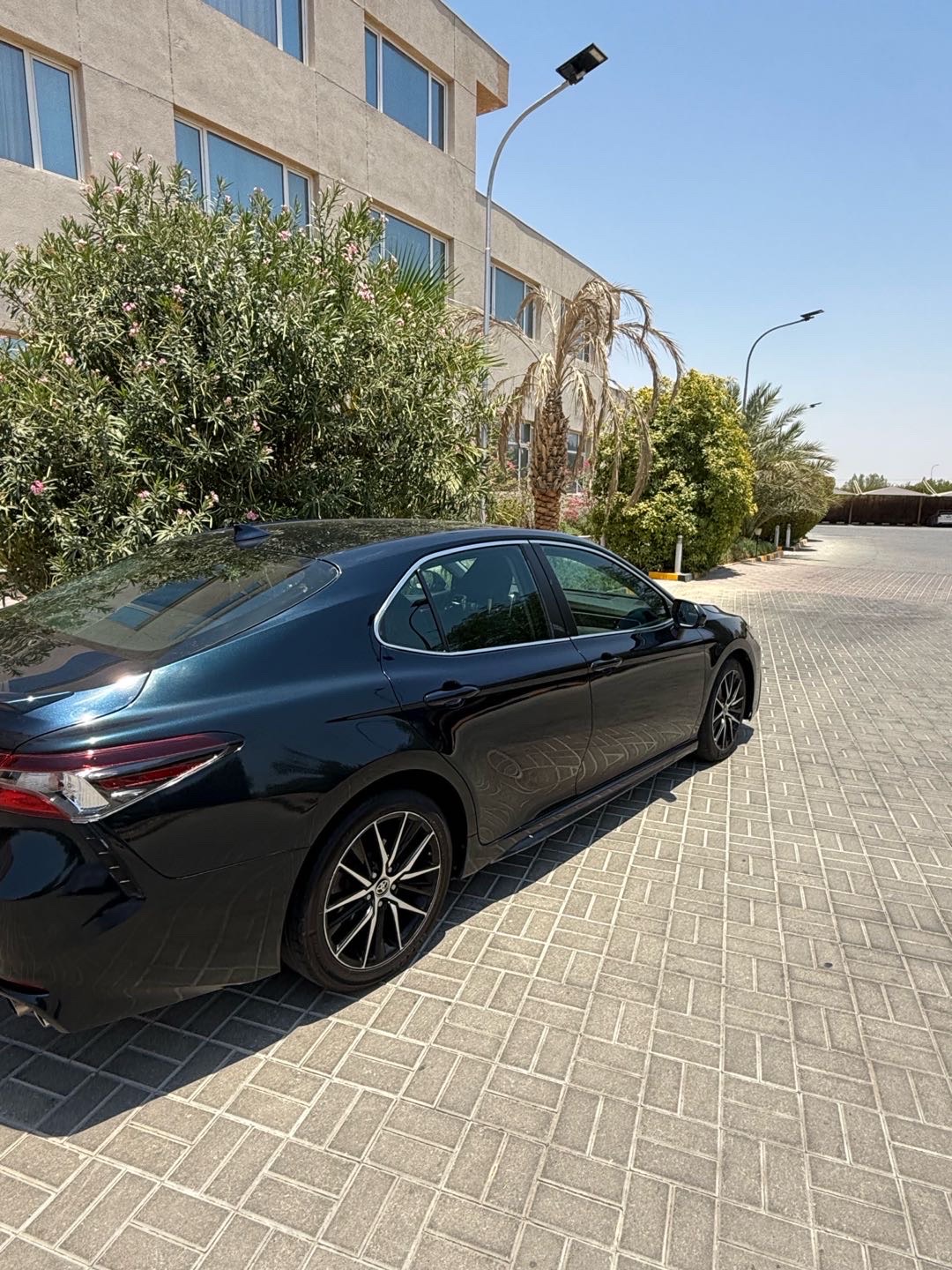 2021 Toyota Camry SE thumbnail 5