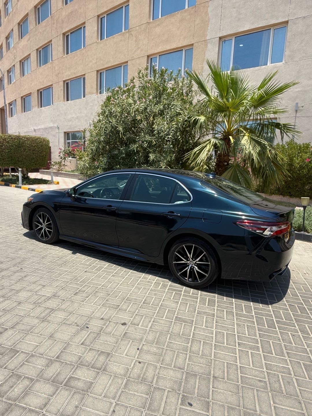 2021 Toyota Camry SE thumbnail 8