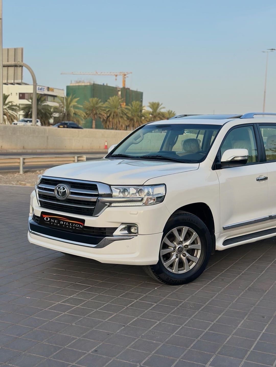 2019 Toyota Land Cruiser GXR thumbnail 3