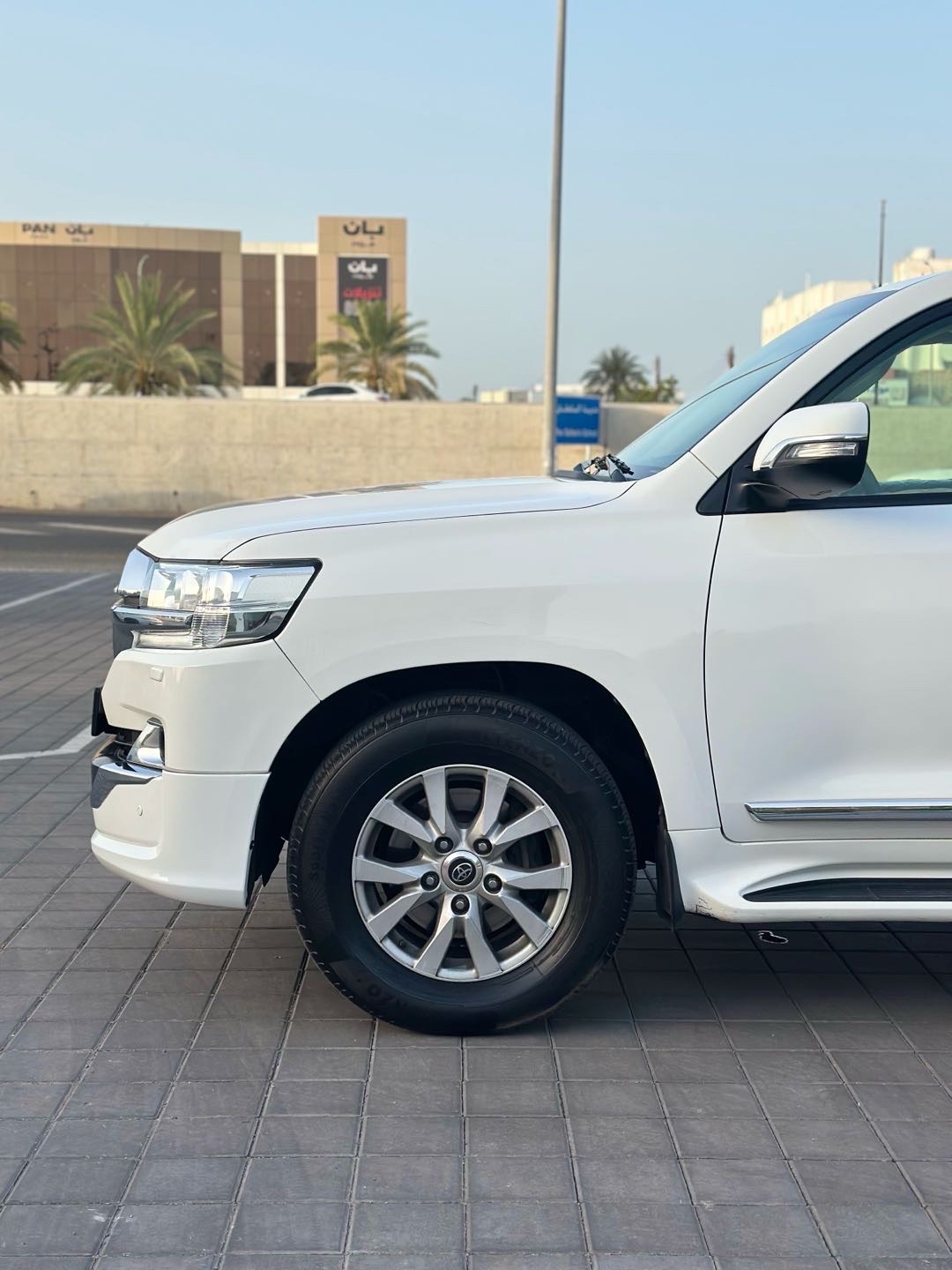 2019 Toyota Land Cruiser GXR thumbnail 4