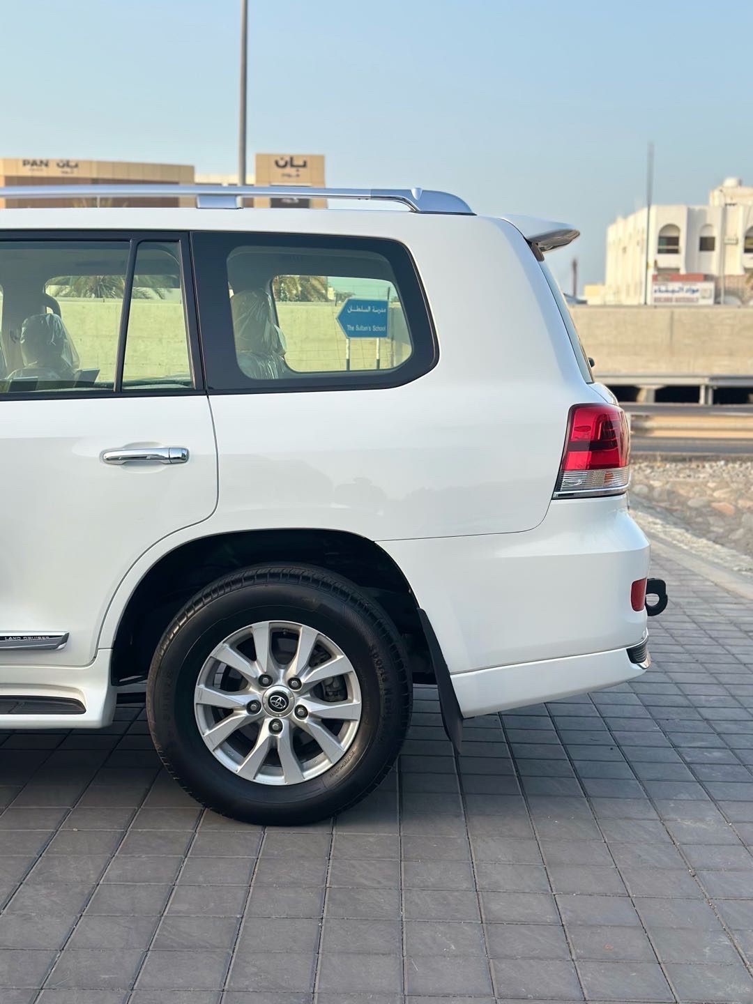 2019 Toyota Land Cruiser GXR thumbnail 14
