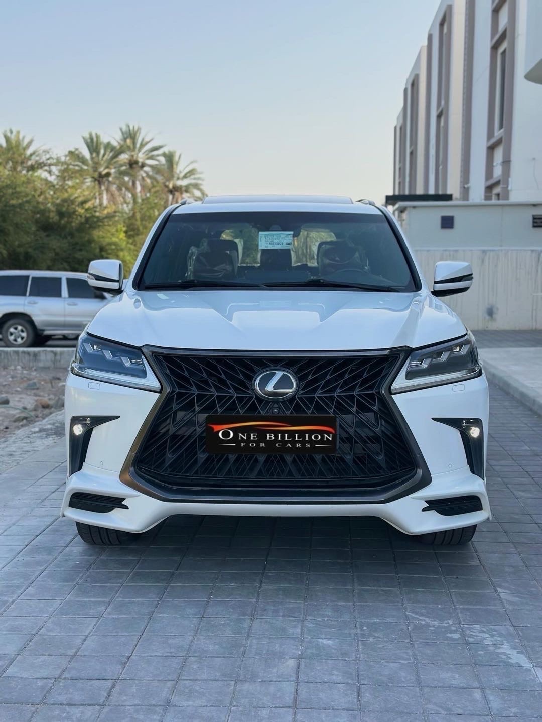 2019 Lexus LX 570 thumbnail 2