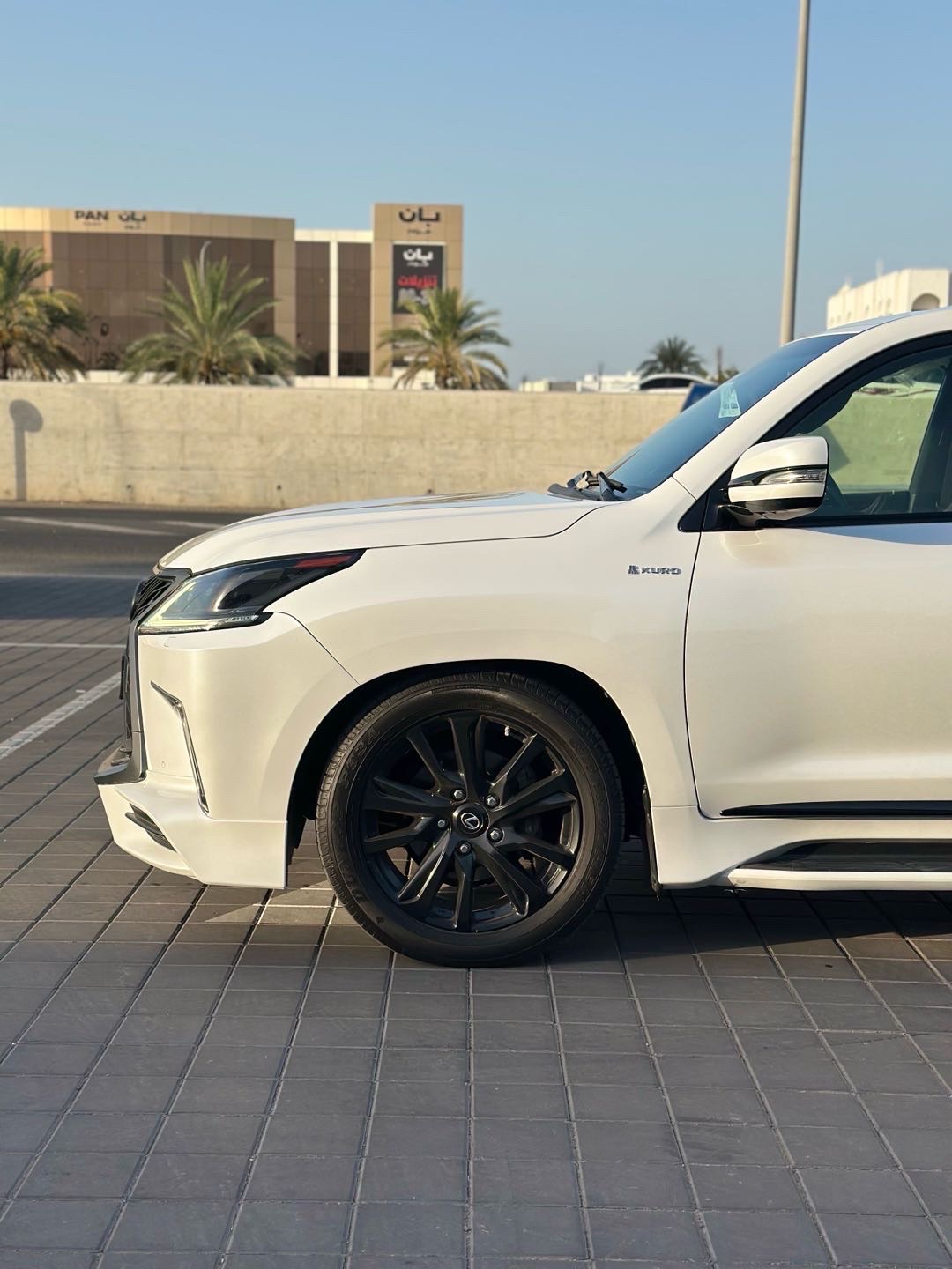2019 Lexus LX 570 thumbnail 8