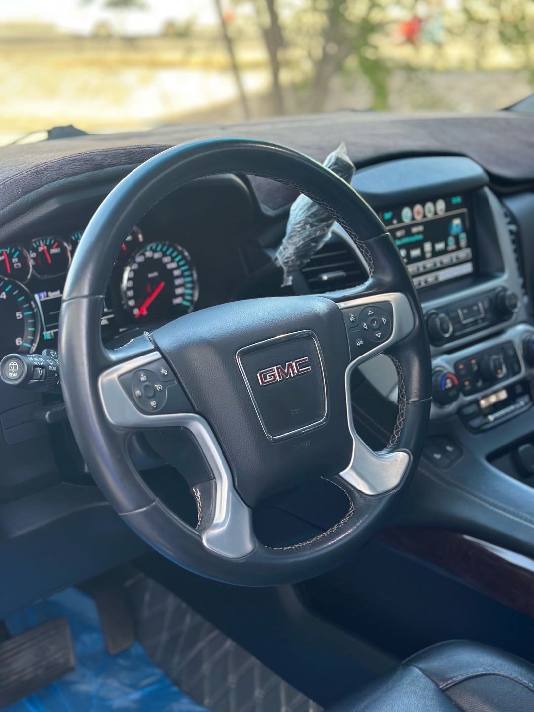 2019 GMC Yukon SLT thumbnail 16