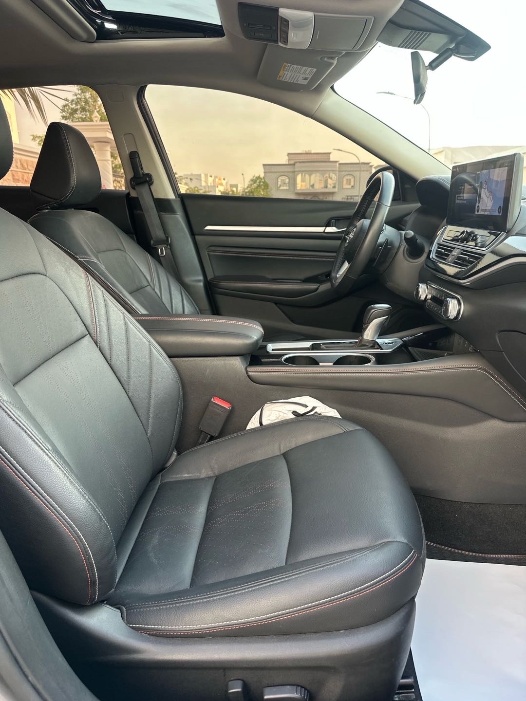 2023 Nissan Altima SR thumbnail 5