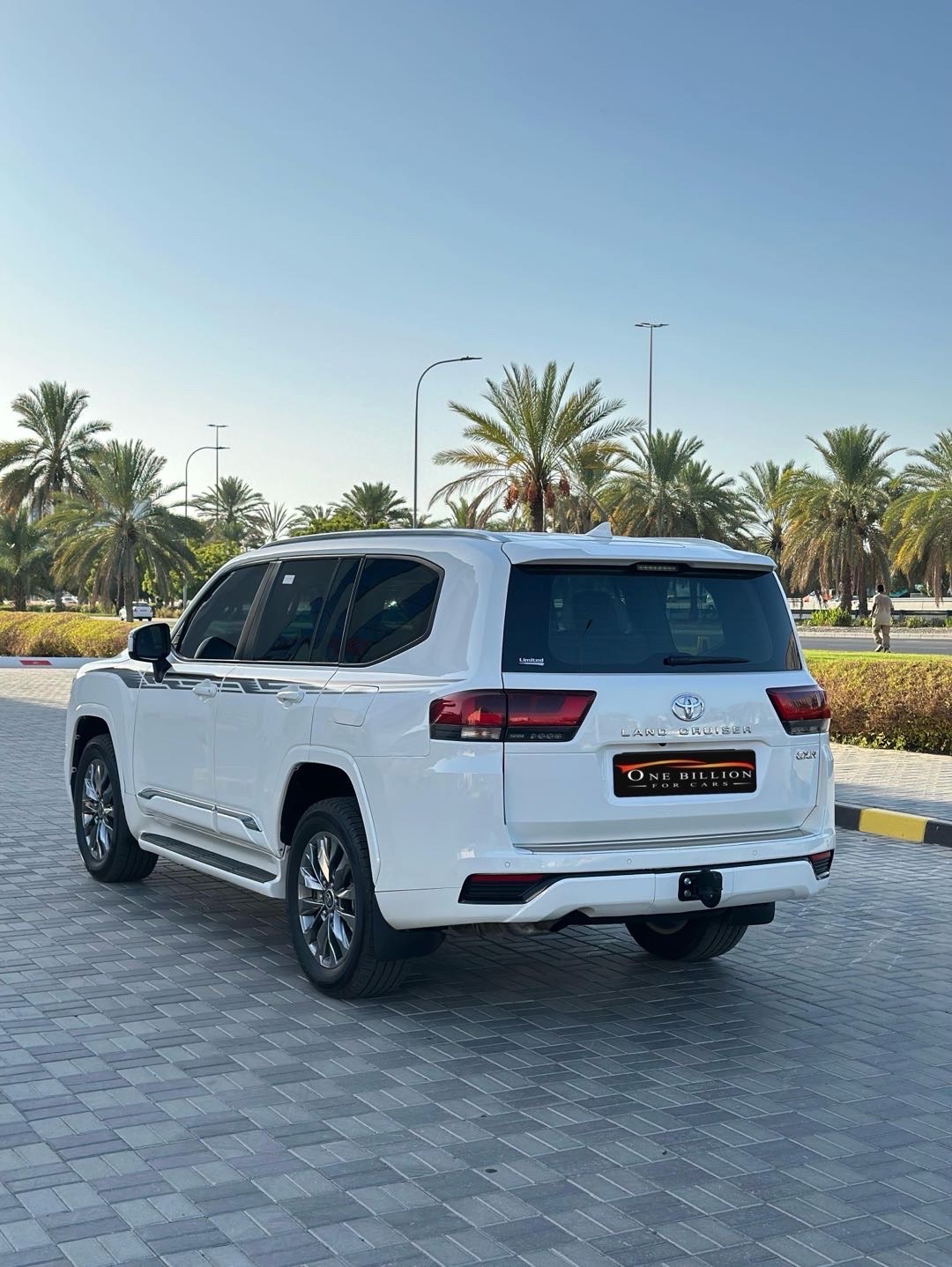 2023 Toyota Land Cruiser GXR thumbnail 4