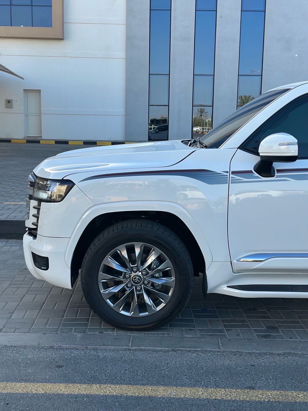 2023 Toyota Land Cruiser GXR thumbnail 19