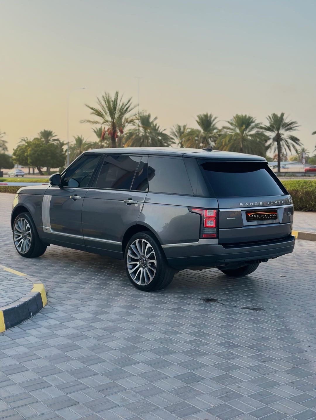 2016 Land Rover Range Rover Vogue thumbnail 3