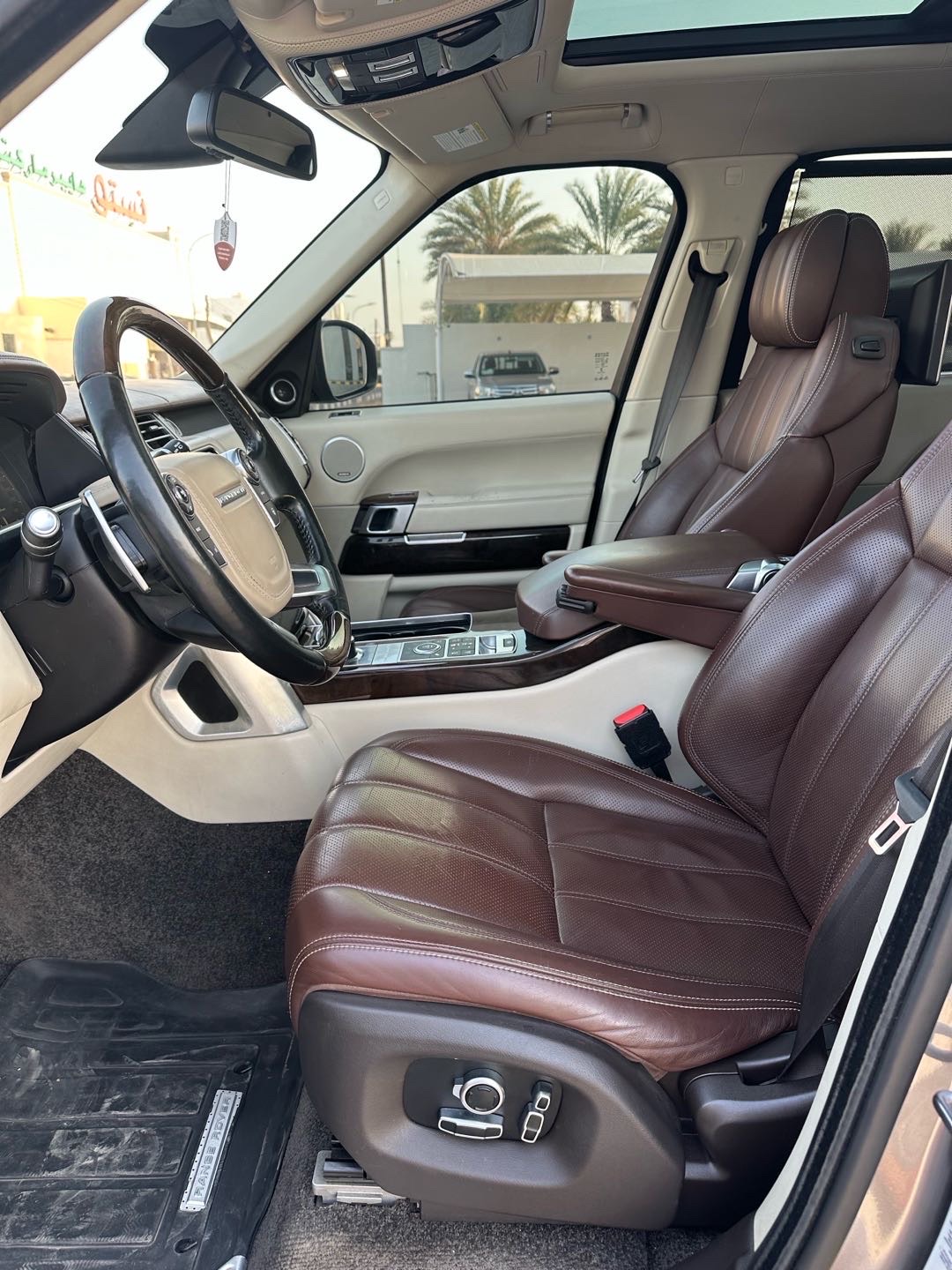 2016 Land Rover Range Rover Vogue thumbnail 6
