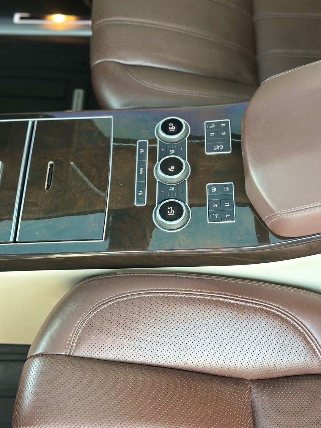 2016 Land Rover Range Rover Vogue thumbnail 10