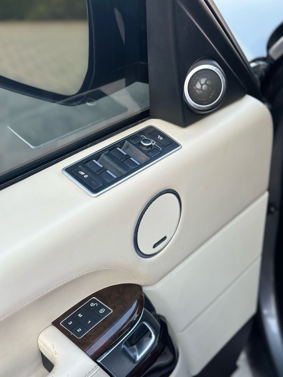 2016 Land Rover Range Rover Vogue thumbnail 11
