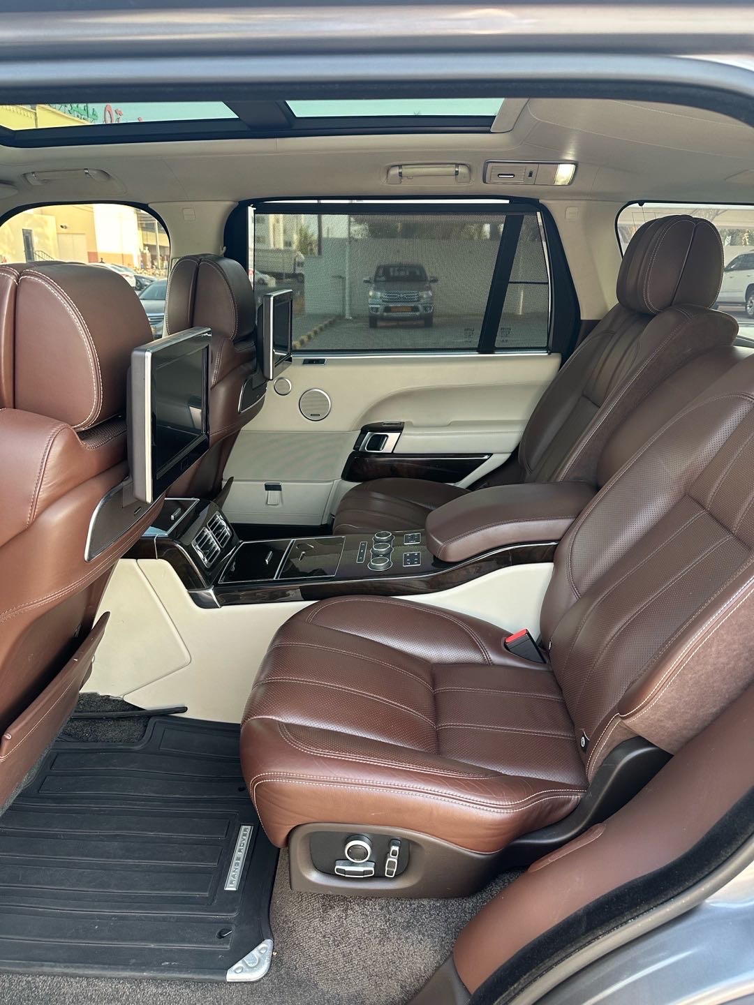 2016 Land Rover Range Rover Vogue thumbnail 12