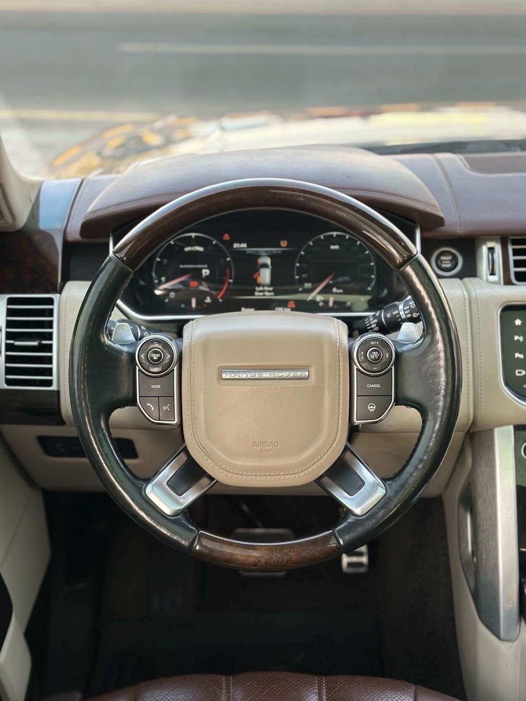 2016 Land Rover Range Rover Vogue thumbnail 13