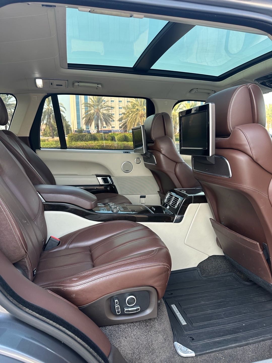 2016 Land Rover Range Rover Vogue thumbnail 17