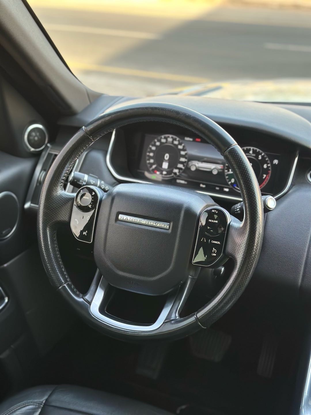 2018 Land Rover Range Rover Vogue thumbnail 16