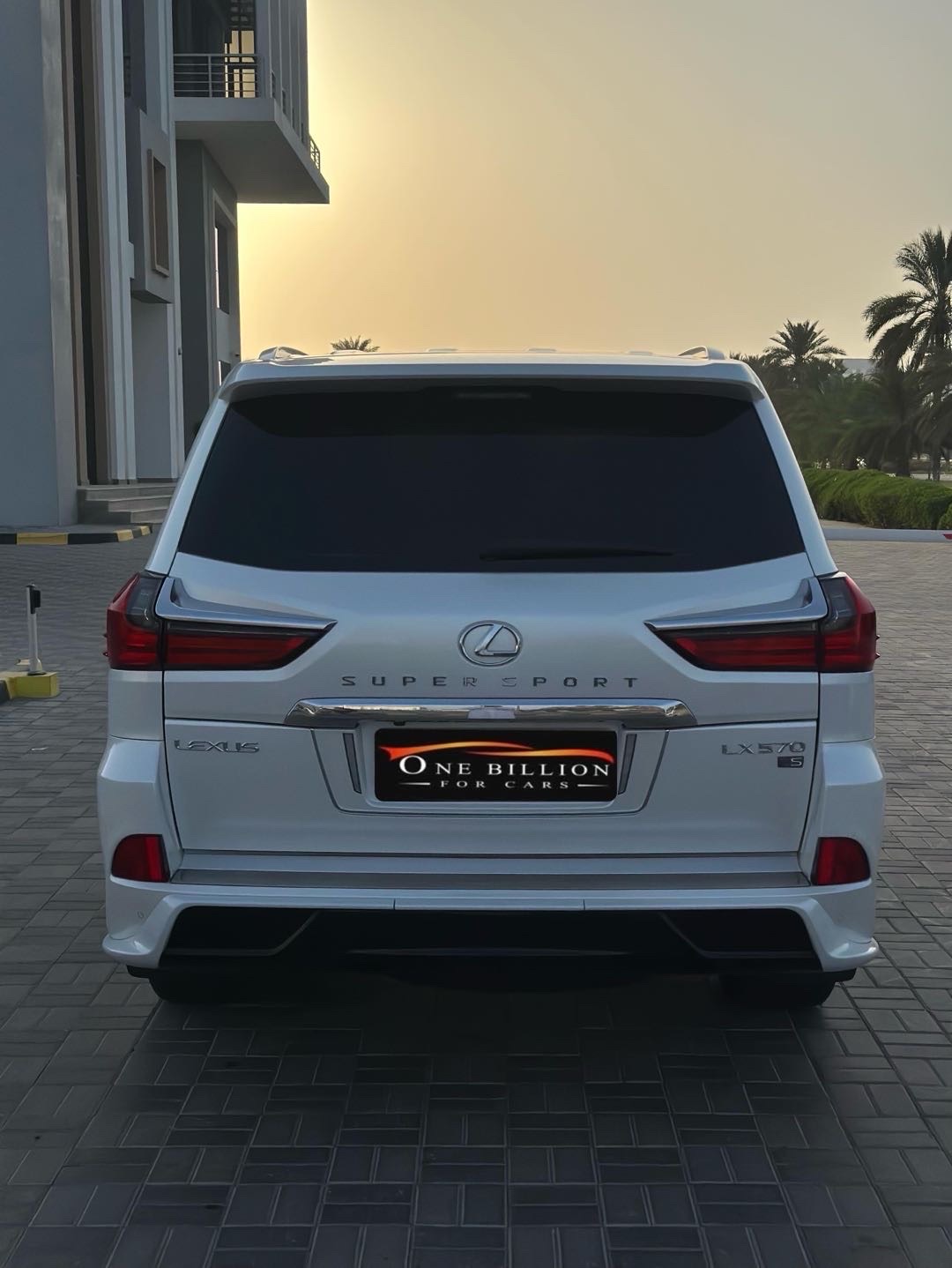 2019 Lexus LX 570 thumbnail 5