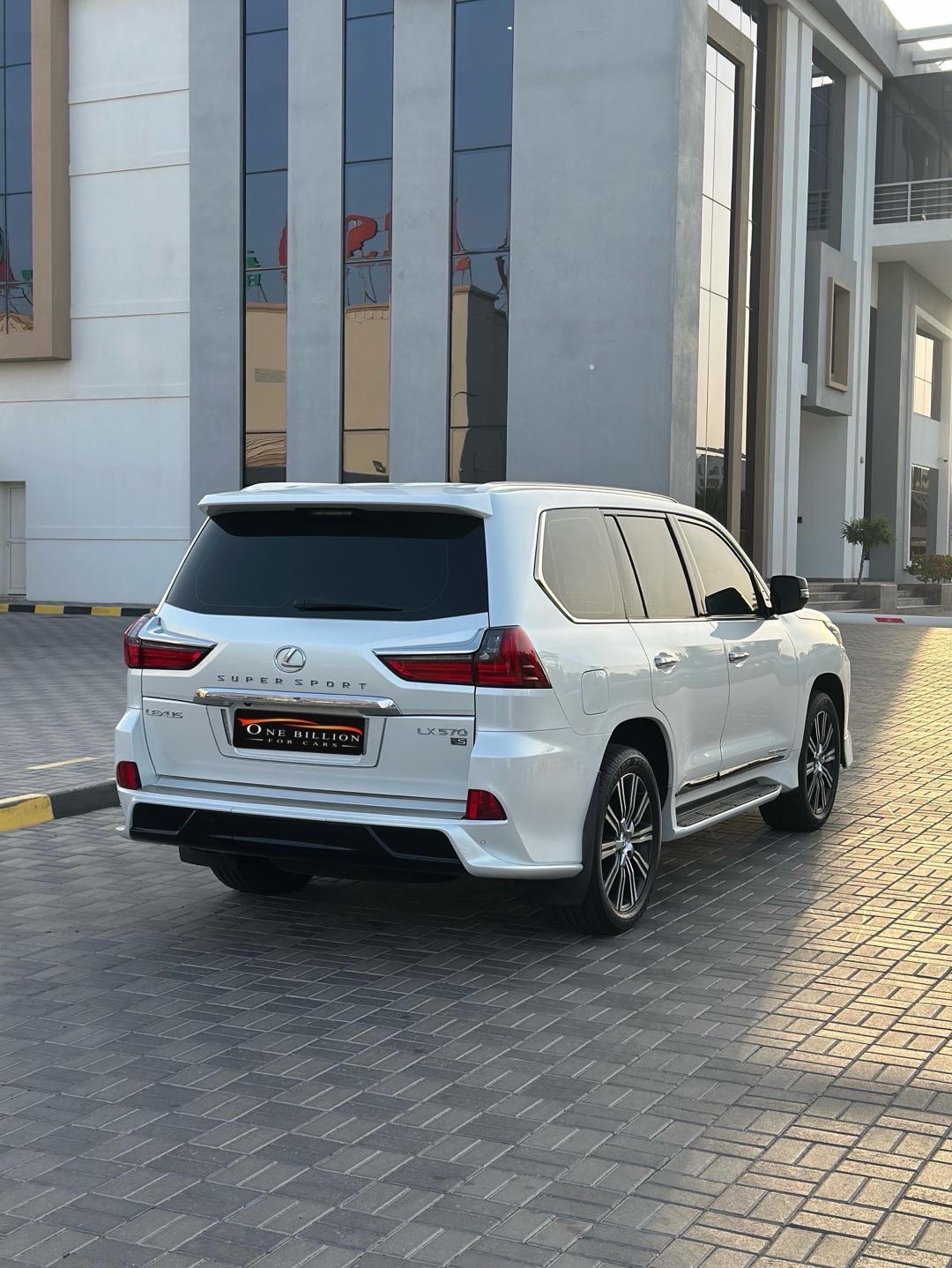 2019 Lexus LX 570 thumbnail 7
