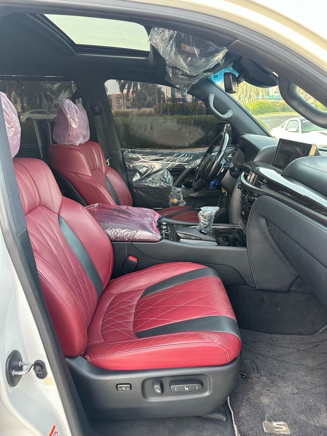 2019 Lexus LX 570 thumbnail 10